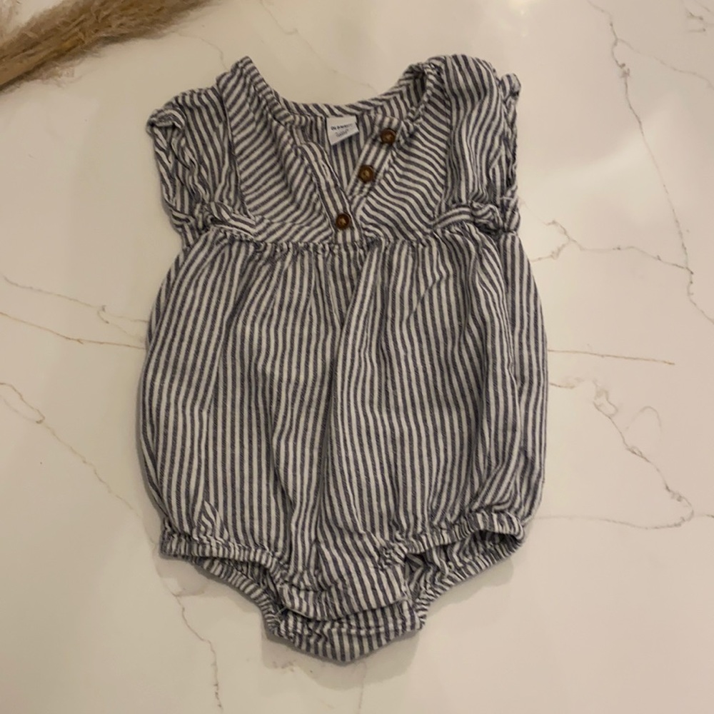 6-12month girl romper 🌻BUNDLE DISCOUNT OFFERED